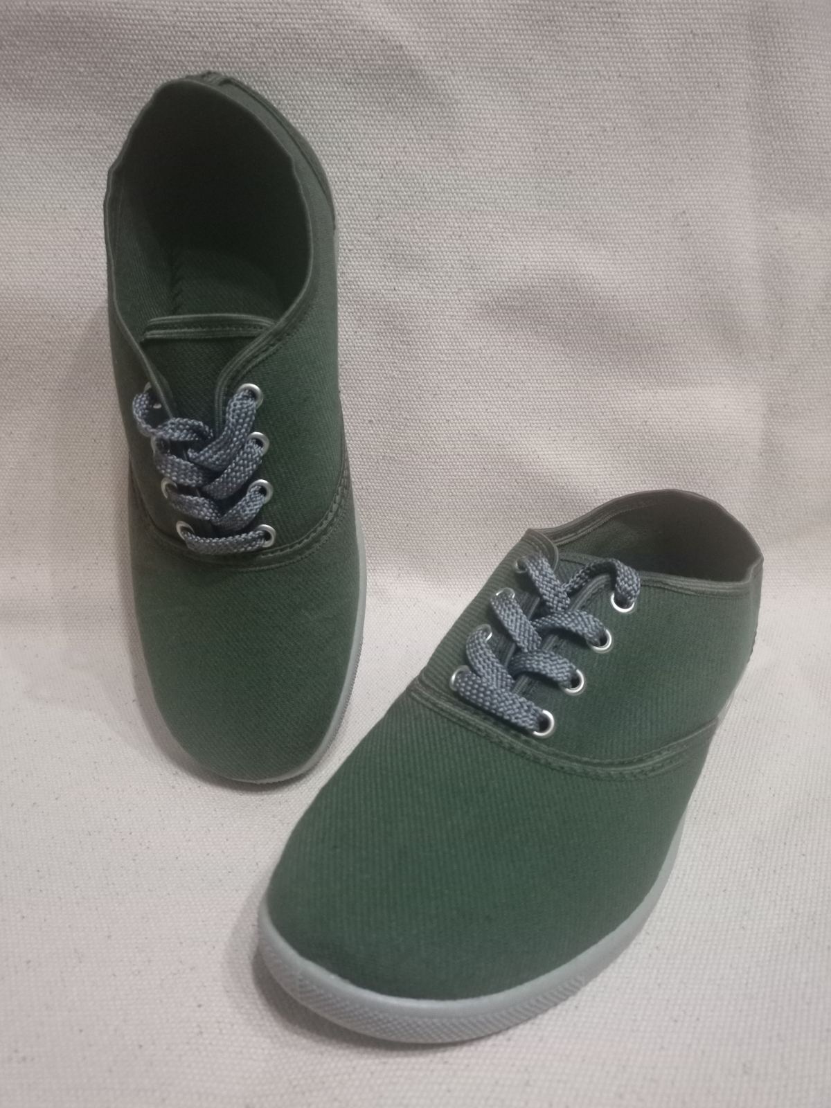 НАПІВКЕДИ ЧОЛОВІЧІ